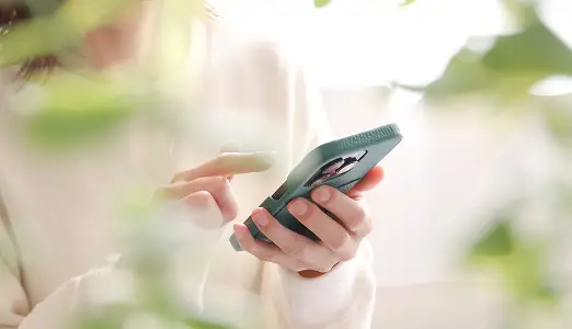 スマートフォンから申し込む様子